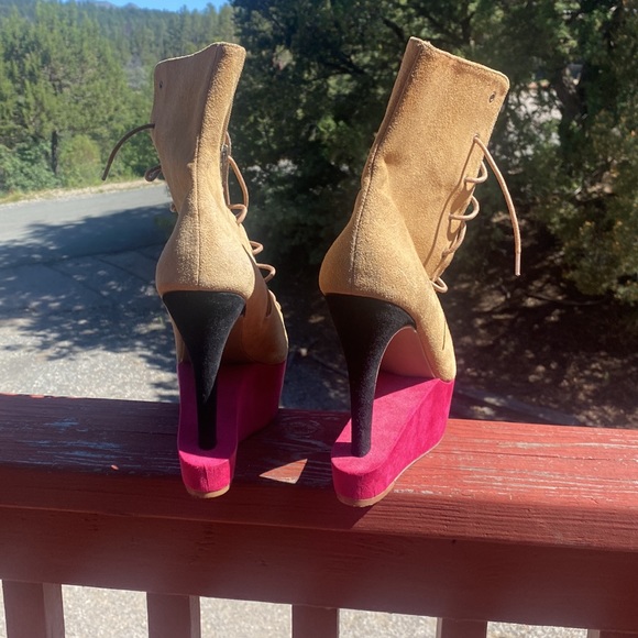 Unique block pattern shoe booties - Picture 7 of 7